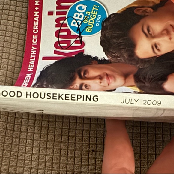 Signed Jonas Brothers memorabilia - Picture 8 of 13